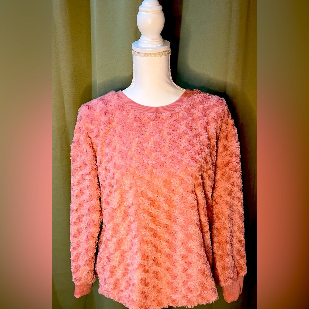 Soft & comfy rose sweater, made by KnappStudio.